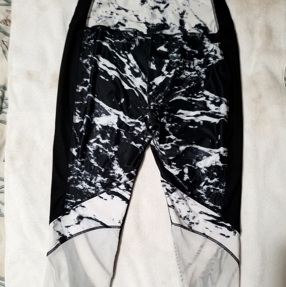 New Avia Sports Cropped Leggings SZ M